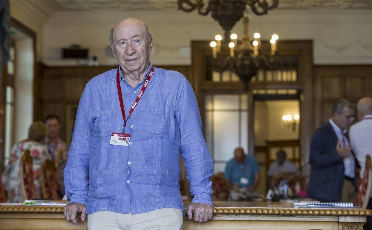 José María Pérez, arquitecto y divulgador del patrimonio cultural, el pasado verano en La Magdalena.