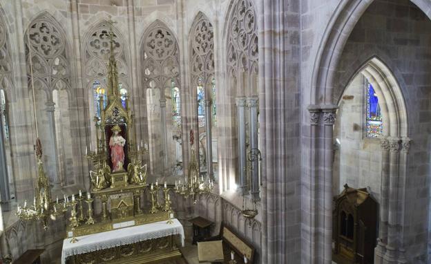 Altar del interior de la Capilla-Panteón.