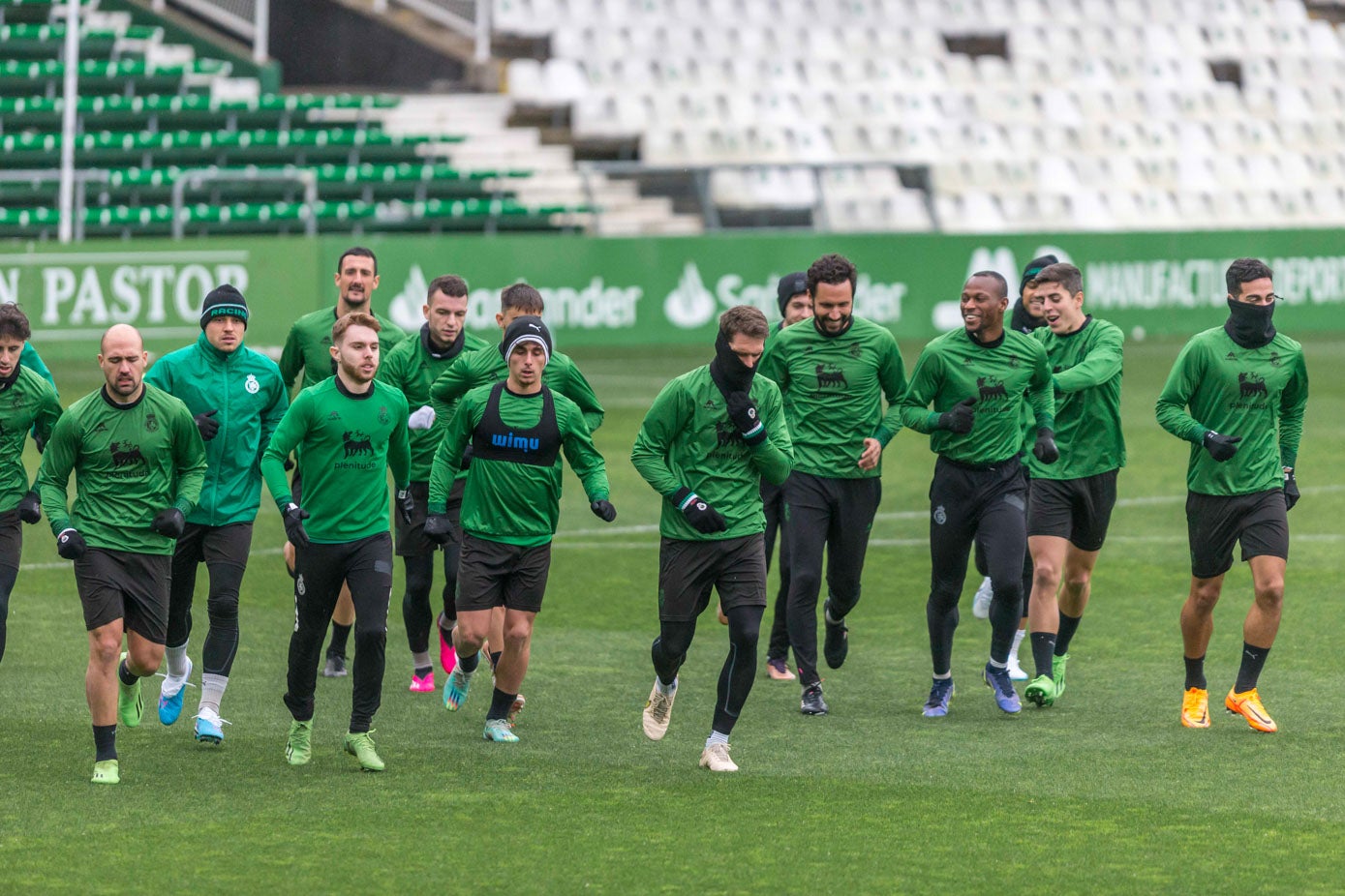 Fotos: Entrenamaiento del Racing bajo una granizada