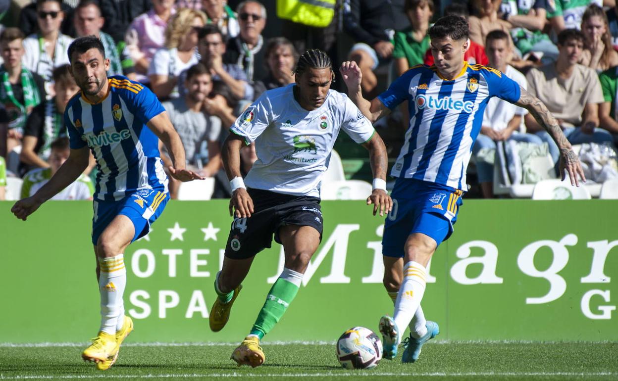 Mboula, en el partido ante la Ponferradina. 