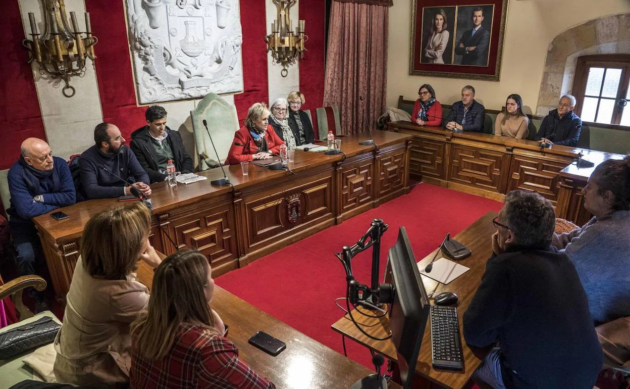 El acto de aniversario del servicio de mediación se desarrolló en el salón de Plenos del Ayuntamiento de Camargo. 