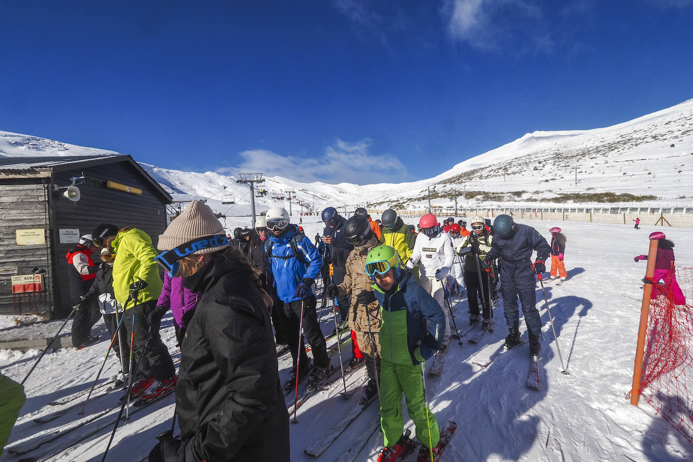 El primer fin de semana de la temporada en Alto Campoo comienza con ocho pistas abiertas y ocho kilómetros esquiables 