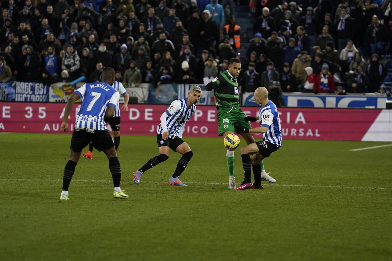 Fotos: Las imágenes del Alavés-Racing