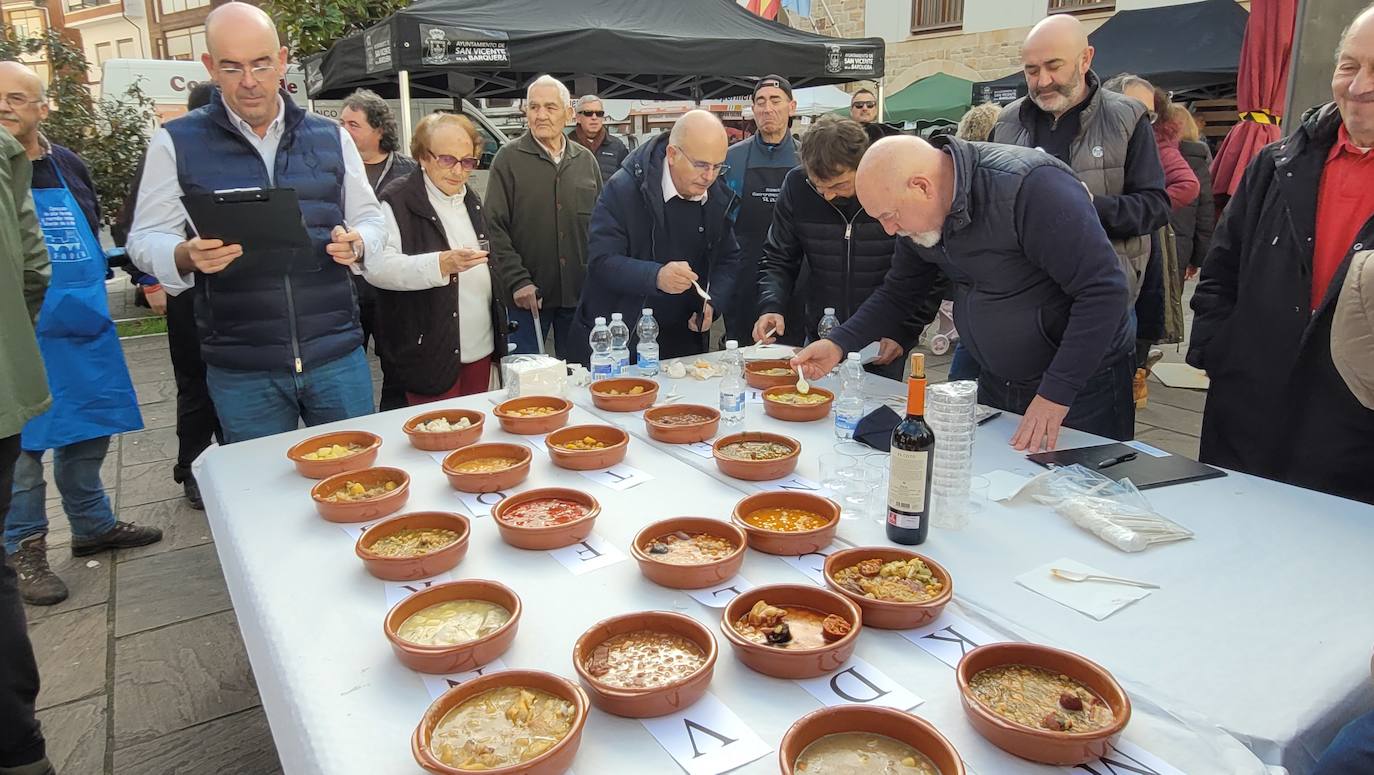 Los concursos de ollas y marmitas marineras y el de arrastre de ganado han abierto el programa festivo