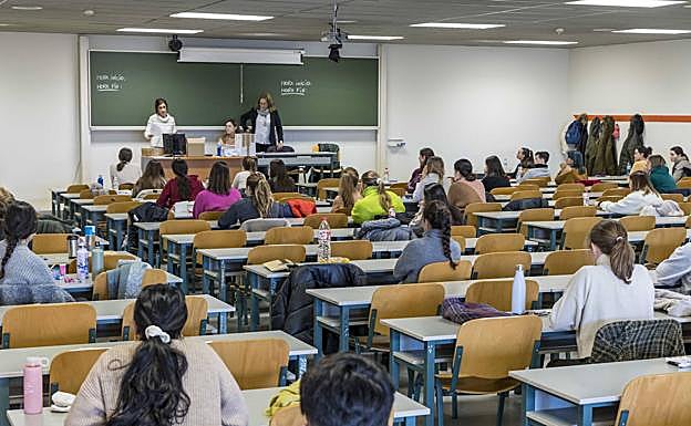 Imagen. Una de las aulas en las que este sábado se han examinado varios MIR: