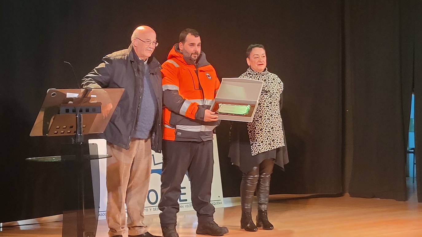 El buen tiempo animó a los ciudadanos a participar en los actos festivos que se han celebrado en San Vicente de la Barquera.