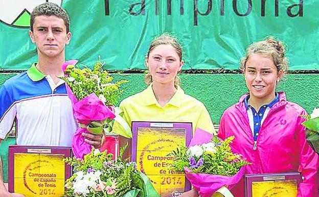 En 2014 se proclamó campeona de España júnioren Pamplona. 