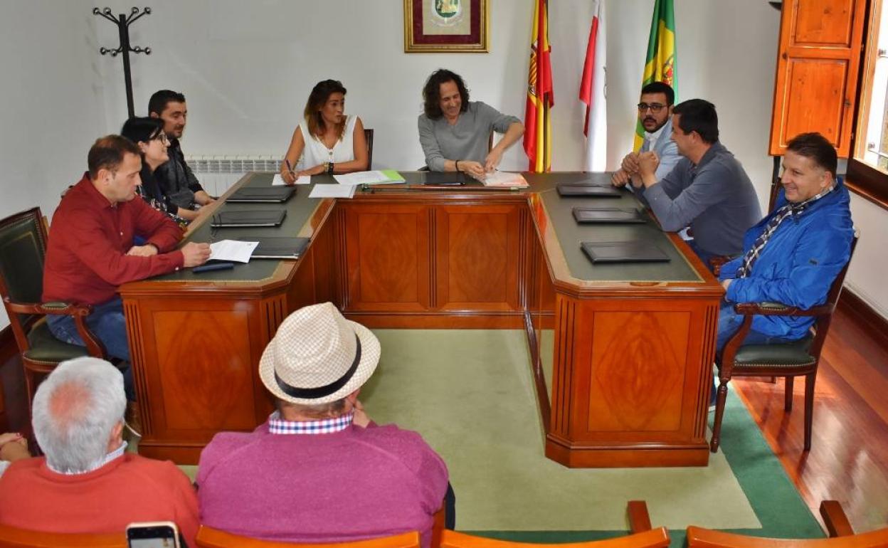 Cuatro de los siete concejales de Cieza que estuvieron en la sesión de investidura han renunciado a su acta de concejal.