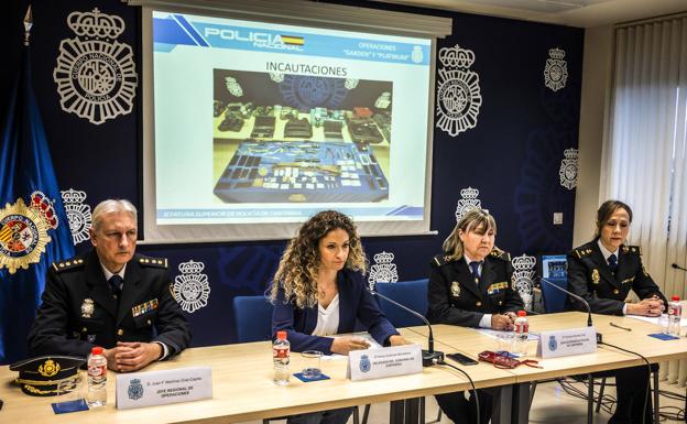 De izquierda a derecha, Juan Fernández Martínez, Ainoa Quiñones, María del Carmen Martínez y María Paz López, esta mañana, en rueda de prensa. 