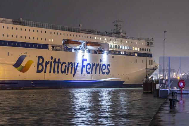 El barco ha atracado en Santander sobre las 20.00 horas.