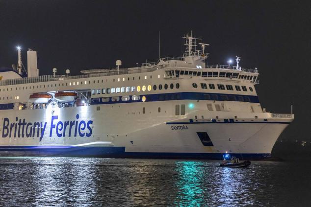 El barco ha atracado en Santander sobre las 20.00 horas.