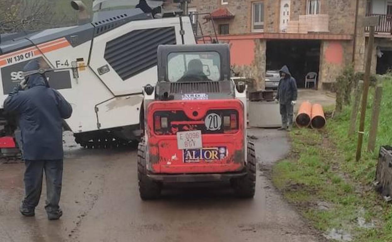 Inicio de las obras en viales de Riaño 