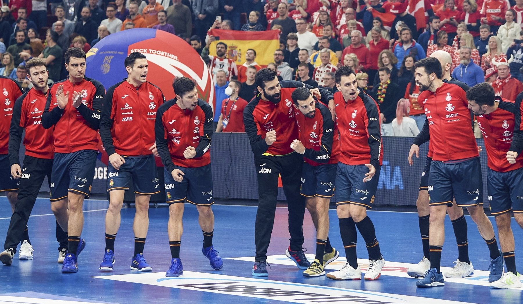 Los Hispanos juegan hoy su octavo partido en 18 días ante Suecia, una de las anfitrionas del Mundial junto a Polonia. 