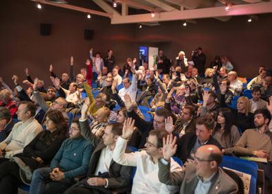 Imagen secundaria 1 - Revilla: «Vamos a ponernos todos las pilas para conseguir un sueño, la Alcaldía de Santander»