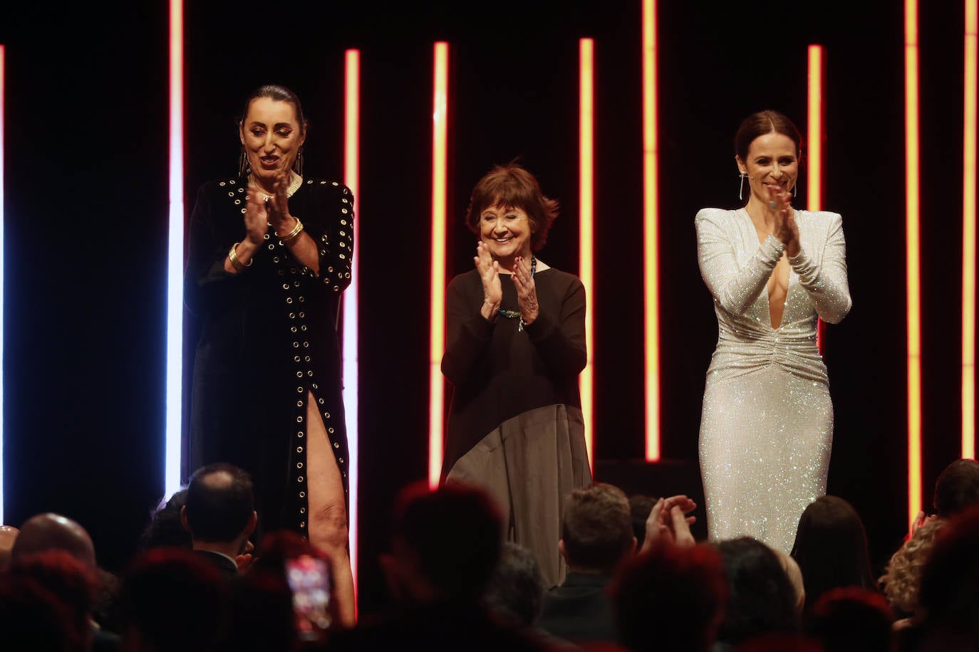 Rossi de Palma, Julieta Serrano y Aitana Sánchez Gijón, durante el homenaje a Pedro Almodóvar.