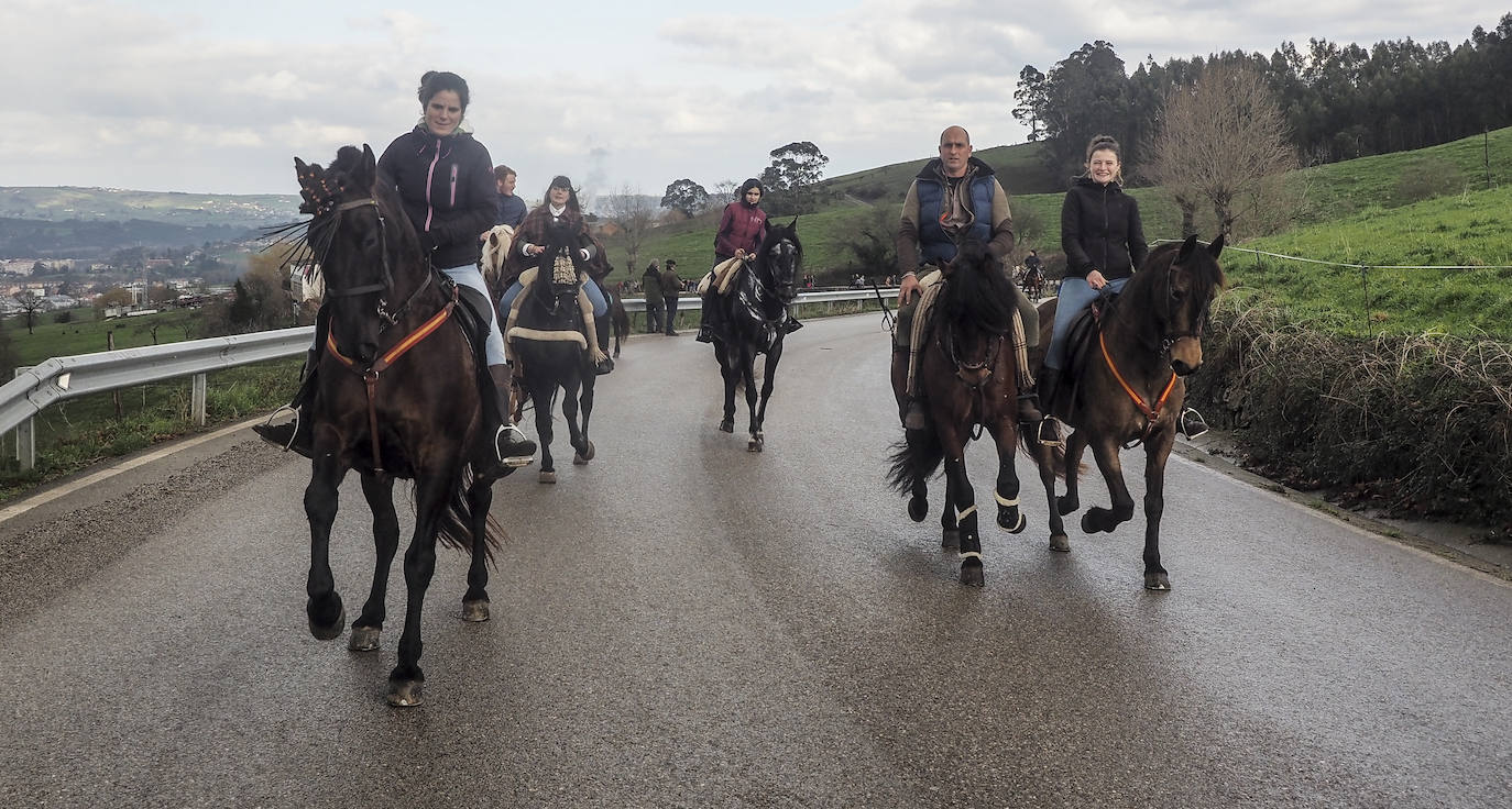 Fotos: La tradicional subida a La Montaña