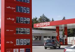 Los carburantes, más baratos que hace un año
