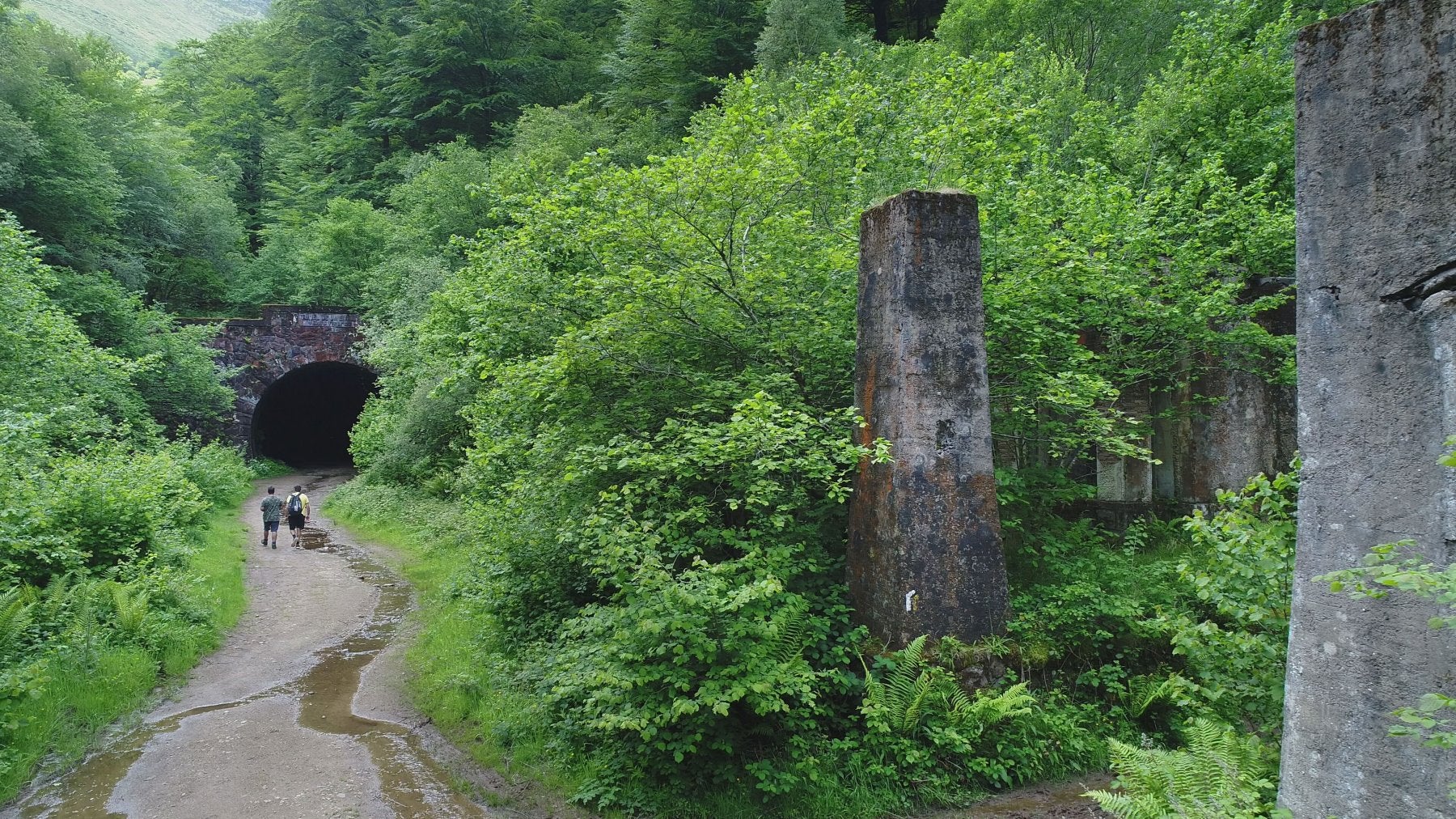 Vía verde al túnel de La Engaña y reforma de los almacenes. El proyecto global incluye estas dos actuaciones complementarias a la rehabilitación de la estación. La vía verde hasta la boca norte del túnel tendrá una longitud de 3,2 kilómetros, mientras que los viejos almacenes servirán como centro de recepción.