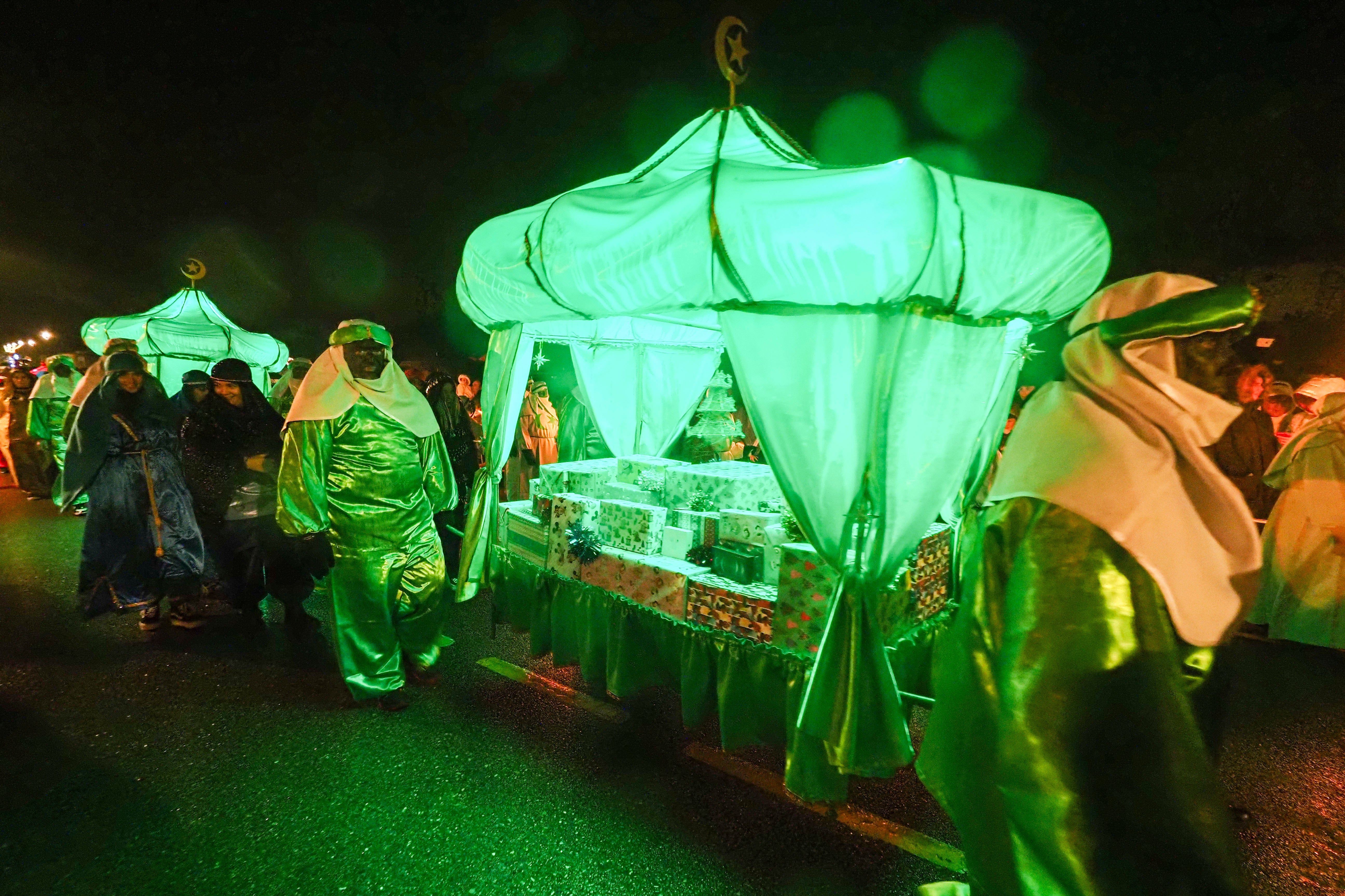 Con este, van 65 años, una cifra que la Asociación de la Cabalgata de Santillana del Mar ha querido festejar con la incorporación de un mayor número de participantes en el desfile.