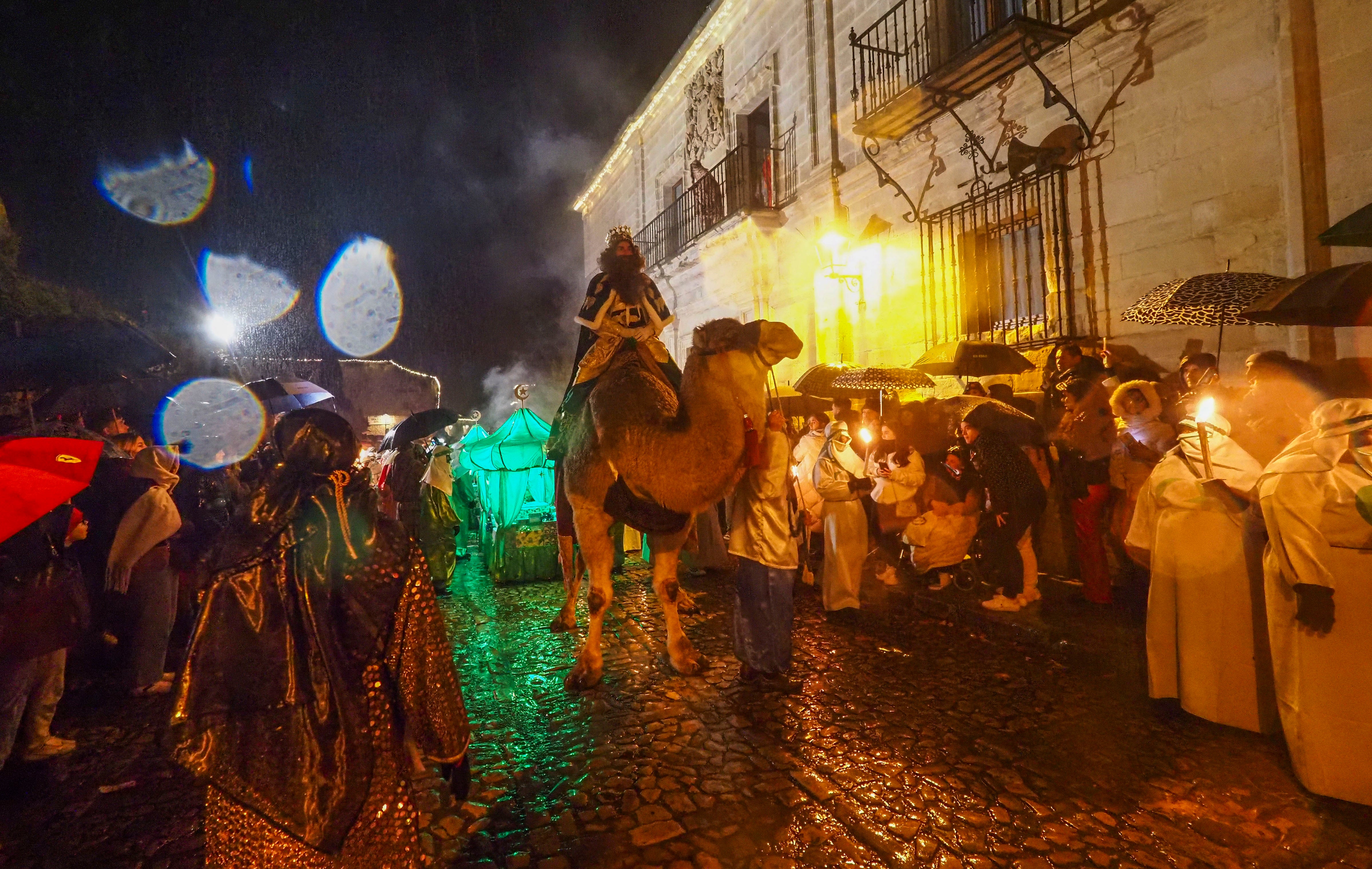 La lluvia no echó atrás a los vecinos y visitantes en una de las cabalgatas más reconocidas de Cantabria.