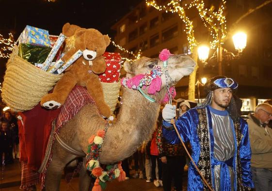 Pajes reales a su paso por Torrelavega.