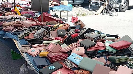 Doce detenidos por vender falsificaciones en mercadillosde Cantabria
