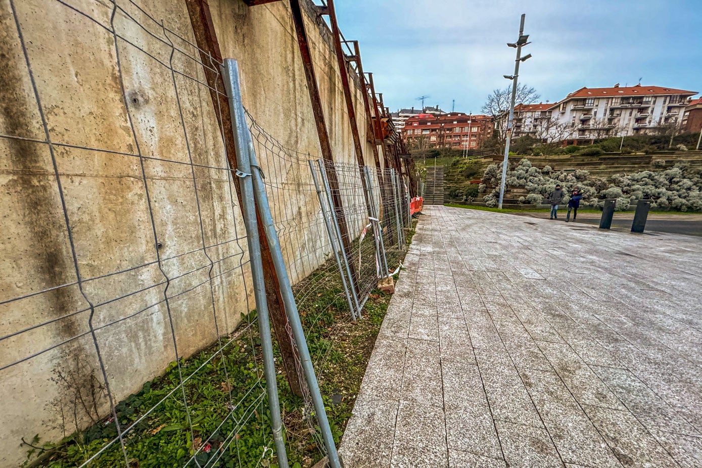 Más vallados en una de las paredes del parque.