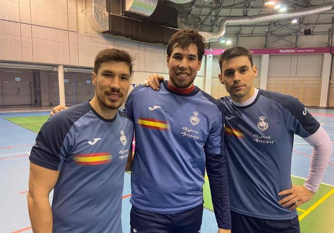 Álex y Dani Dujshebaev, junto a Ángel Fernández, los tres cántabros en los Hispanos de balonmano.