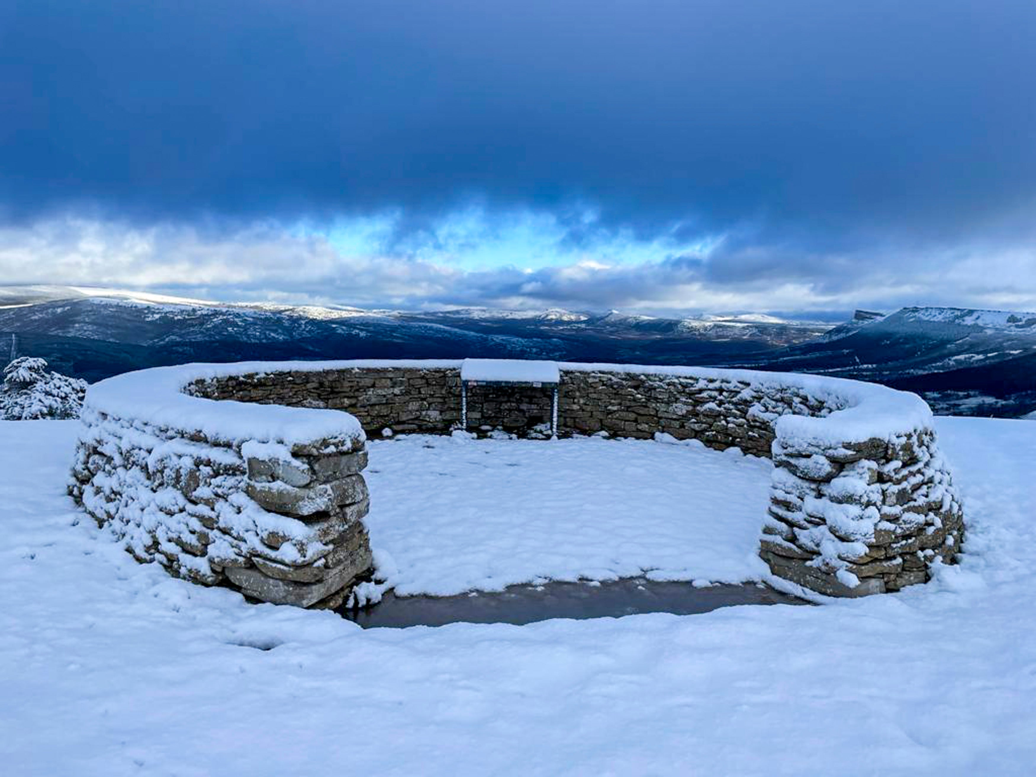 Mirador de la Lora, en Valderredible, teñido de blanco.