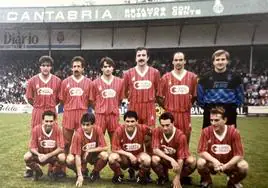 Combinado nacional que jugó contra el Racing el último partido en los Campos de Sport. De izquierda a derecha, Marcos, Preciado, Juan, Arteche, Chiri y Moncaleán. Agachados, Higuera, Pedraza, Santillana, Pizo Gómez y Bustingorri.