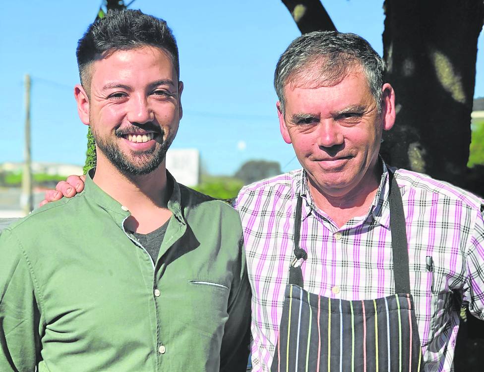 Alejandro Fernández, a la derecha, con su hijo Cristian.