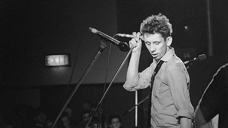 Shane MacGowan, siempre al límite de la vida (y de la muerte)