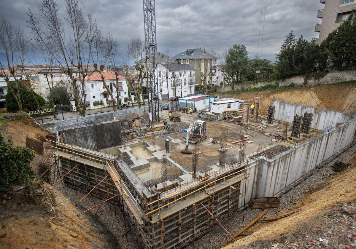 Promoción de once viviendas que se está construyendo en el Paseo de Menéndez de Pelayo, haciendo esquina con General Dávila.