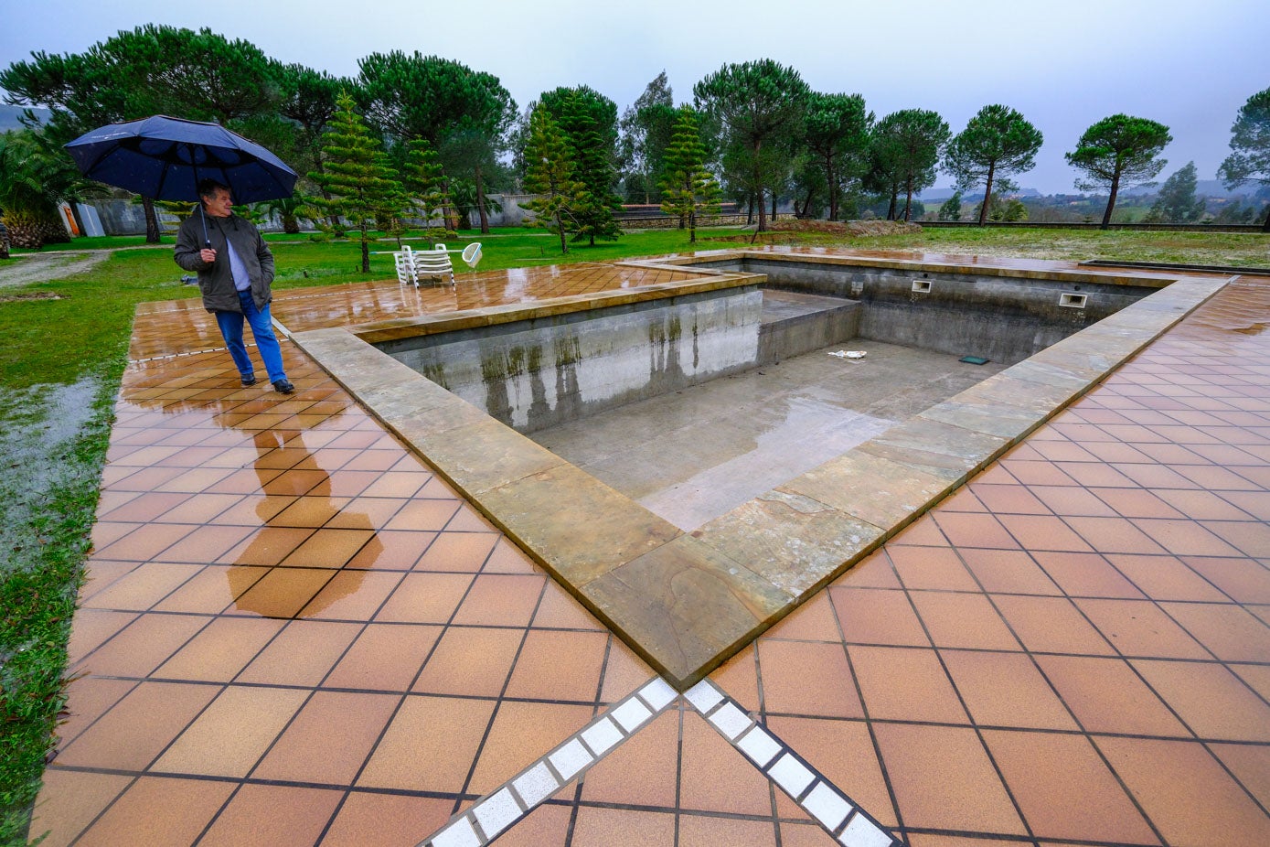 Pequeña piscina construida en otro de los espacios del campo de golf