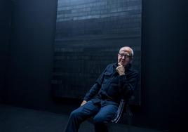Retrato del artista en su estudio. Juan Uslé prosigue su trayectoria expositiva internacional.