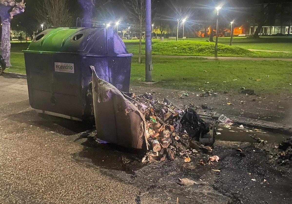 Esta noche han ardido cinco contenedores en Santander.