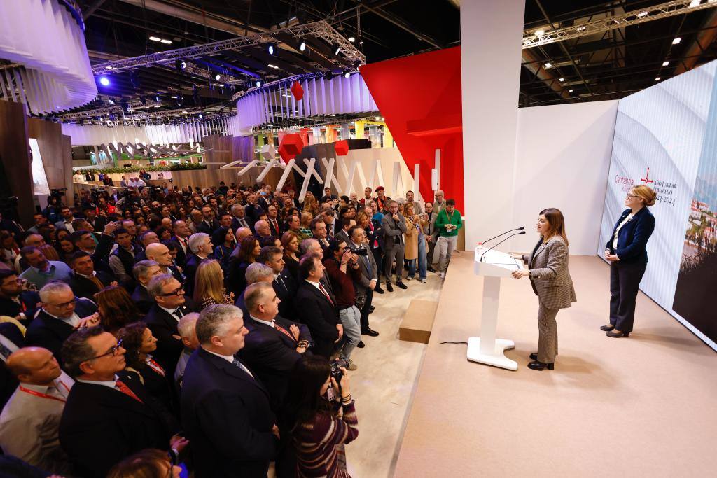 La presidenta de Cantabria, María José Sáenz de Buruaga, durante su intervención en Fitur.