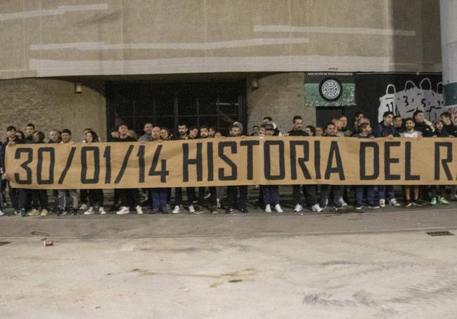 Pancarta con la que la Gradona y la masa social, con la complicidad del propio Racing, celebraron el plante.