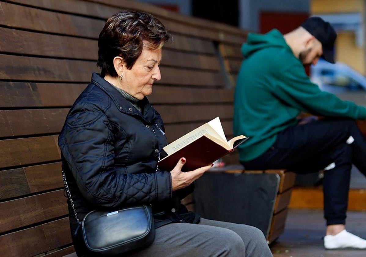 La población mayor de 65 años crece en hábitos lectores.