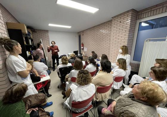 Reunión del alcalde de Astillero con los profesionales sanitarios y asociaciones vecinales.