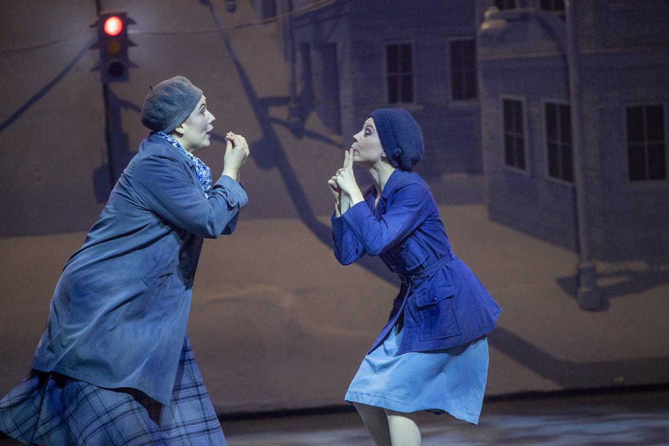 Charlie y la fábrica de chocolate, el musical, está dirigido por Federico Bellone con Julio Awad como director musical.