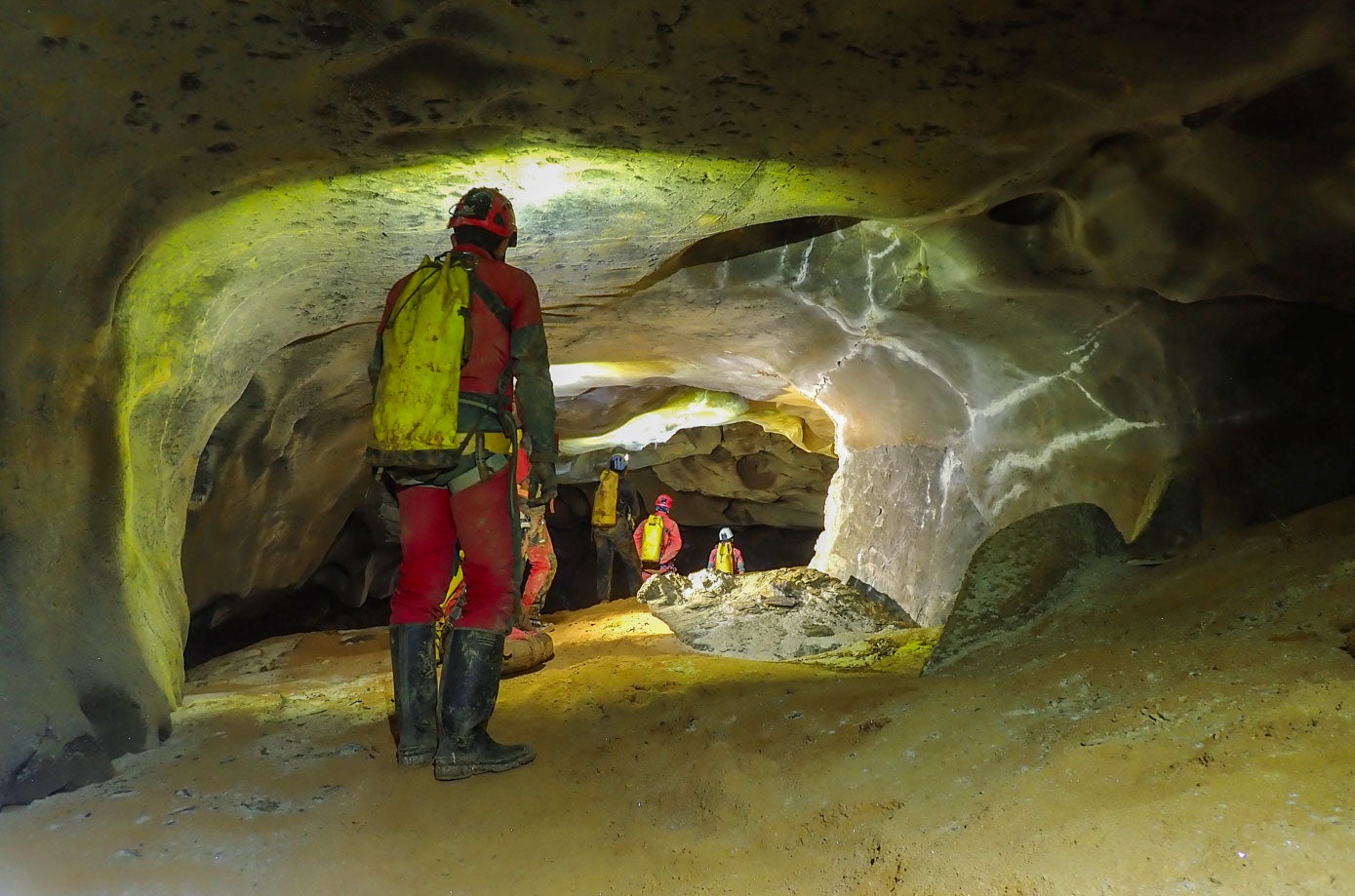 La caverna tiene unos rincones de gran belleza.