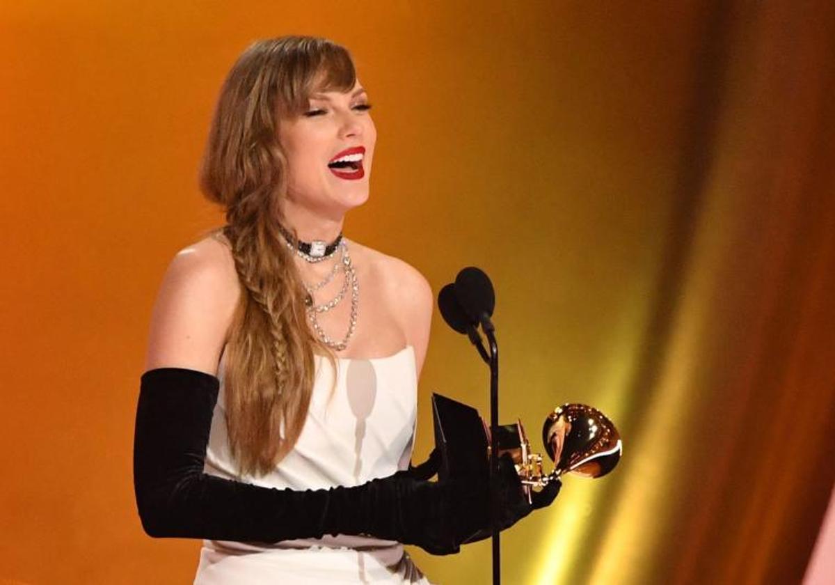 Taylor Swift se alza con el Álbum del año y hace historia en los Grammy