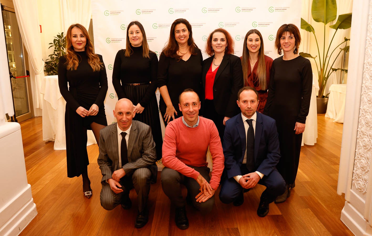 De pie, Sara García, Pilar Casanova, María Fuente, Begoña Quintial, Andrea Gutiérrez y Sofía Vega. Abajo, Antonio García, Eloy Portilla y Joaquín García.