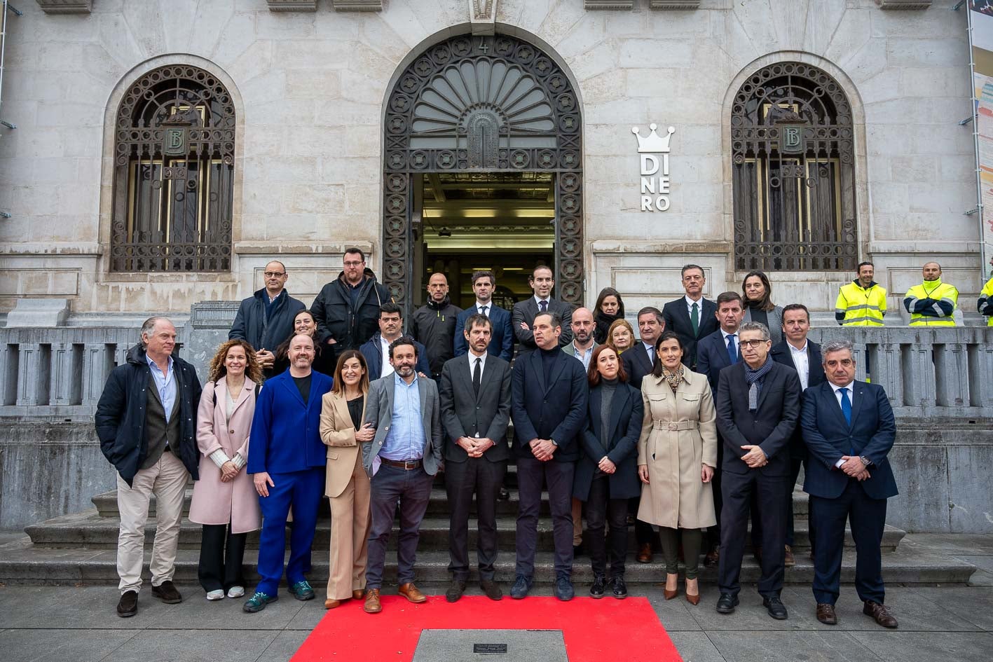 Foto de familia con autoridades, impulsores del proyecto museístico, arquitectos y técnicos municipales.