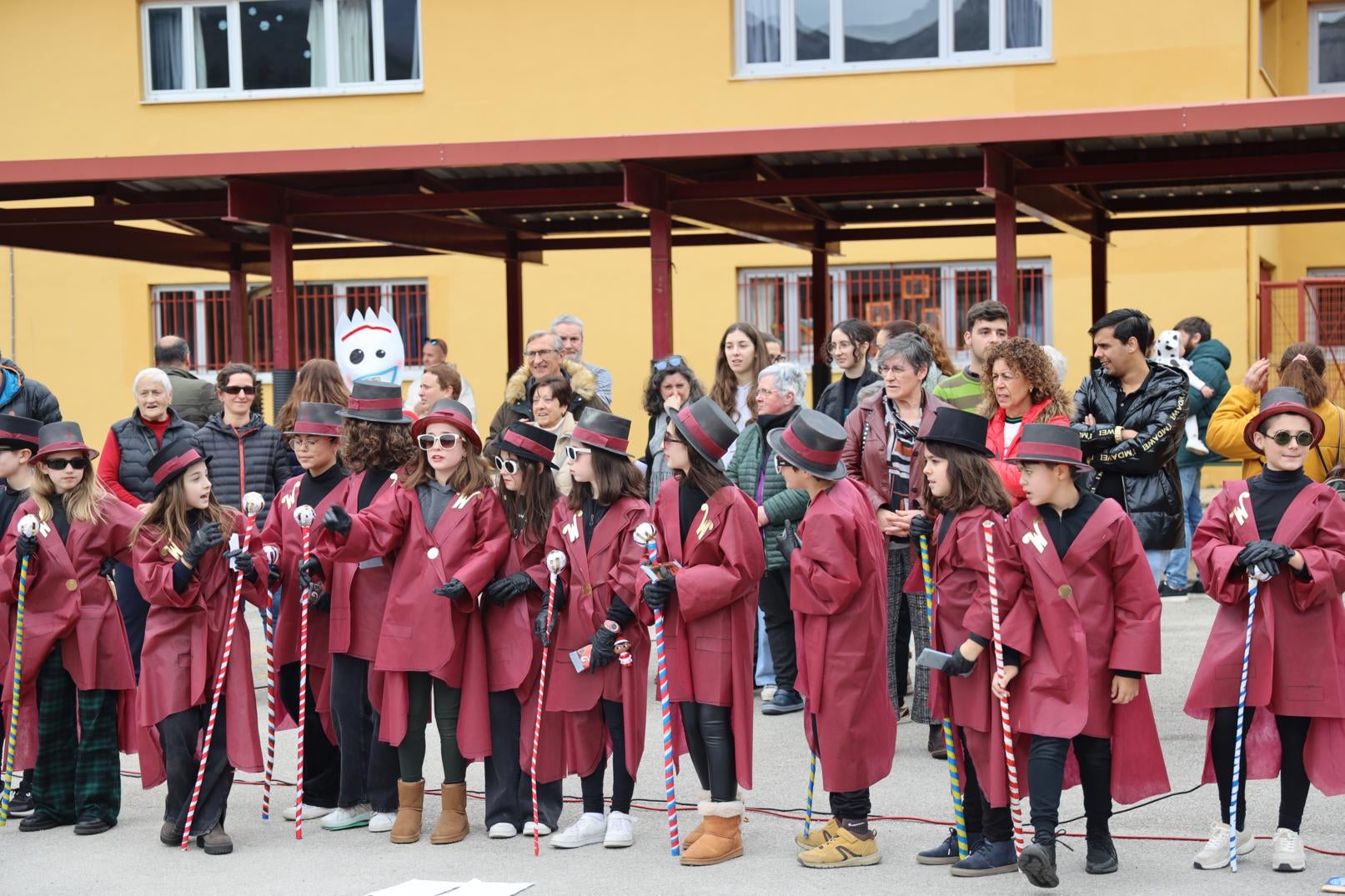 Alumnos de 5º de Primaria con el disfraz de Wonka