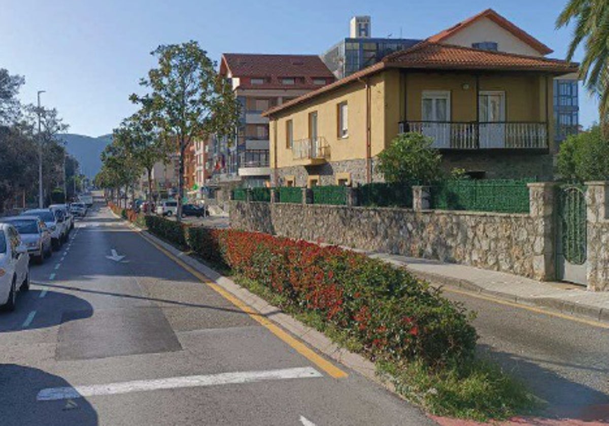 Tramo de la avenida de Santander en el que se van a ampliar las aceras.