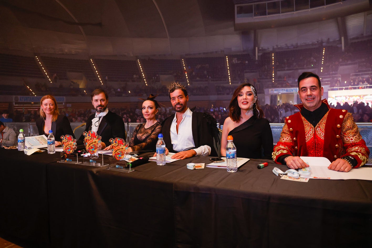 El jurado formado por Raúl Alegría, Carolina Casanueva, Ibán Barcenilla, Beatriz de la Torre, Adrián Alonso y Olga Fuentes (de derecha a izquierda)