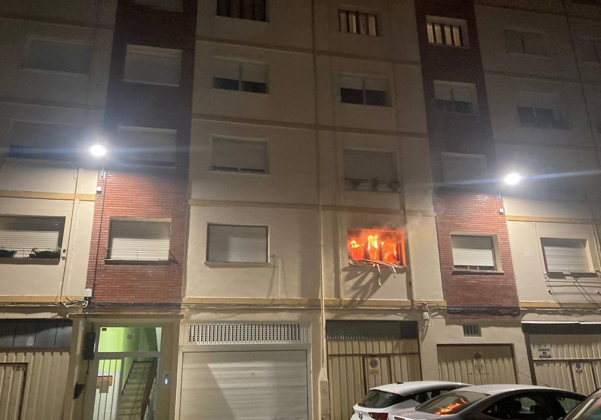 Mueren dos perros en el incendio de un piso en Santoña