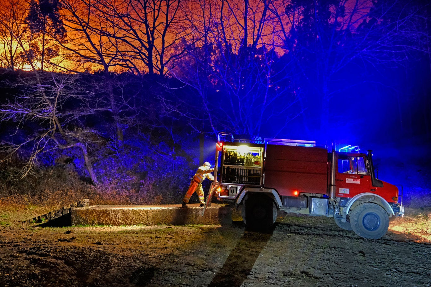 Los bomberos han tenido poco descanso estos días de viento sur